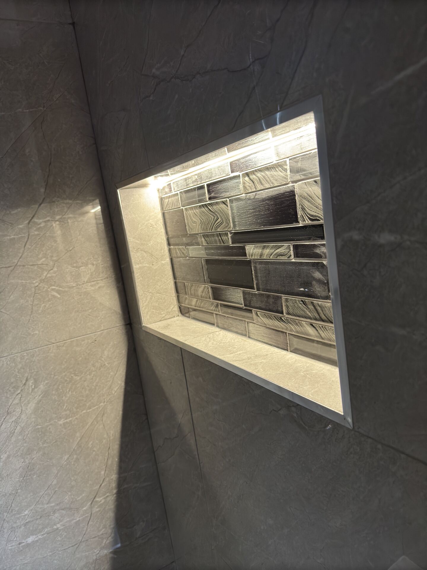 Bathroom wall niche finished with concealed LED lighting
